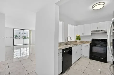 2821 Somerset Drive Lauderdale Lakes FL 33311