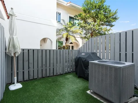 835 NE 17th Way Fort Lauderdale FL 33304