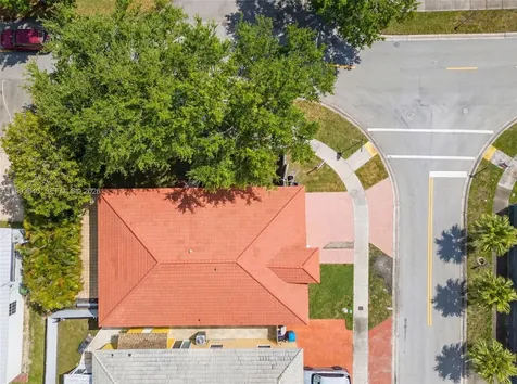 8852 NW 147th Lane Miami Lakes FL 33018