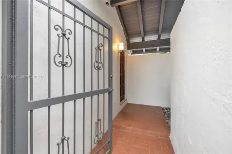 3056 Shipping Avenue Miami FL 33133