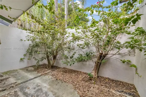 3056 Shipping Avenue Miami FL 33133