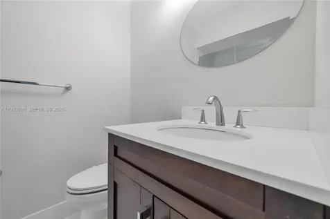 3056 Shipping Avenue Miami FL 33133