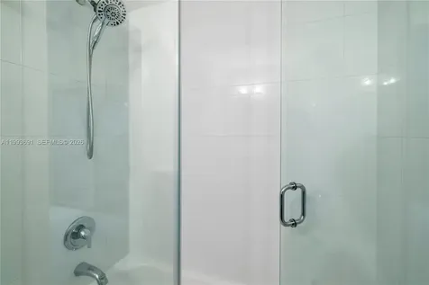 3056 Shipping Avenue Miami FL 33133