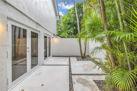 3056 Shipping Avenue Miami FL 33133