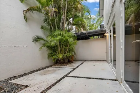 3056 Shipping Avenue Miami FL 33133
