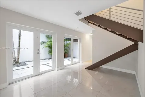 3056 Shipping Avenue Miami FL 33133