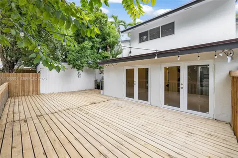 3056 Shipping Avenue Miami FL 33133