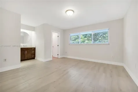 3056 Shipping Avenue Miami FL 33133