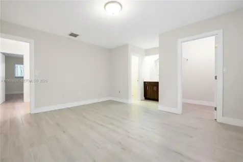 3056 Shipping Avenue Miami FL 33133