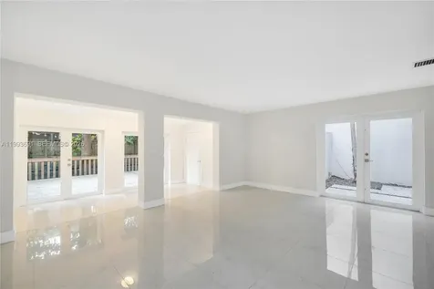 3056 Shipping Avenue Miami FL 33133