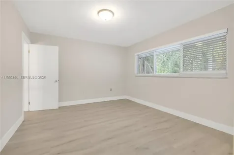 3056 Shipping Avenue Miami FL 33133