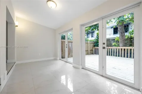 3056 Shipping Avenue Miami FL 33133