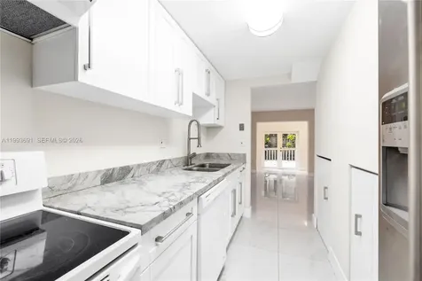 3056 Shipping Avenue Miami FL 33133