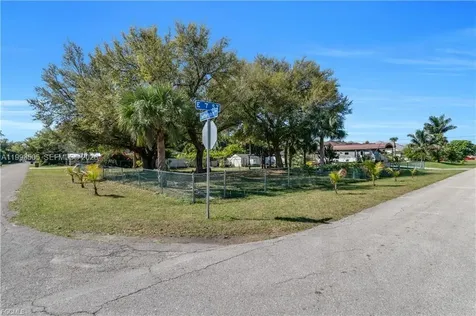 2504 E 7th Street Lehigh Acres FL 33936
