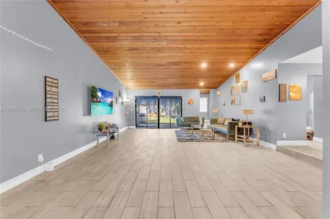 5701 NW 54th Way Tamarac FL 33319