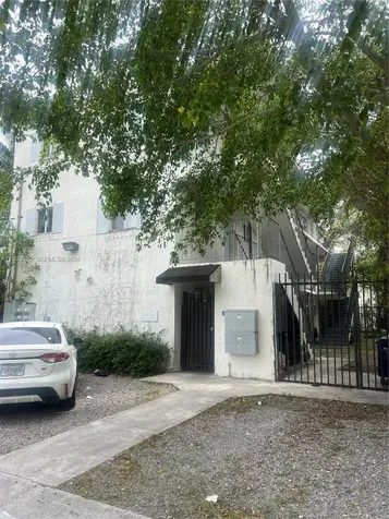 3680 Oak Avenue Miami FL 33133