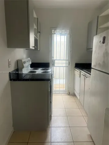 3680 Oak Avenue Miami FL 33133