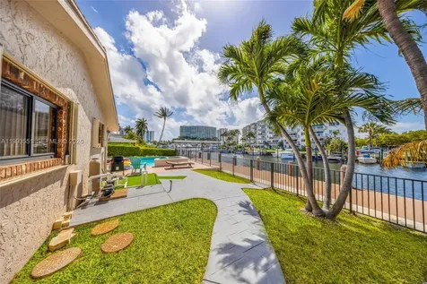 2752 NE 3rd Street Pompano Beach FL 33062