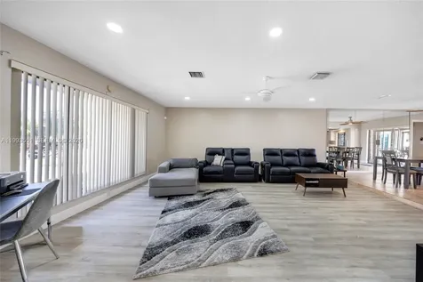 2752 NE 3rd Street Pompano Beach FL 33062