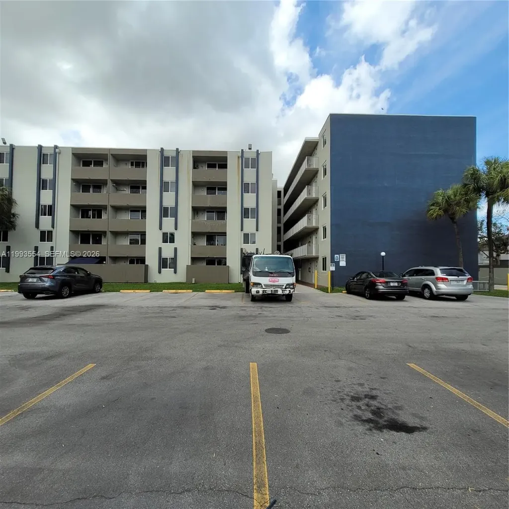 10090 NW 80th Court Hialeah Gardens FL 33016
