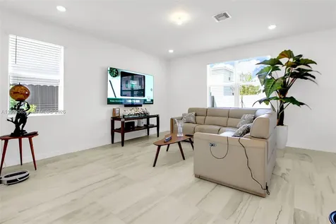 1521 SE 7th Court Homestead FL 33033