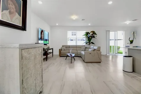 1521 SE 7th Court Homestead FL 33033