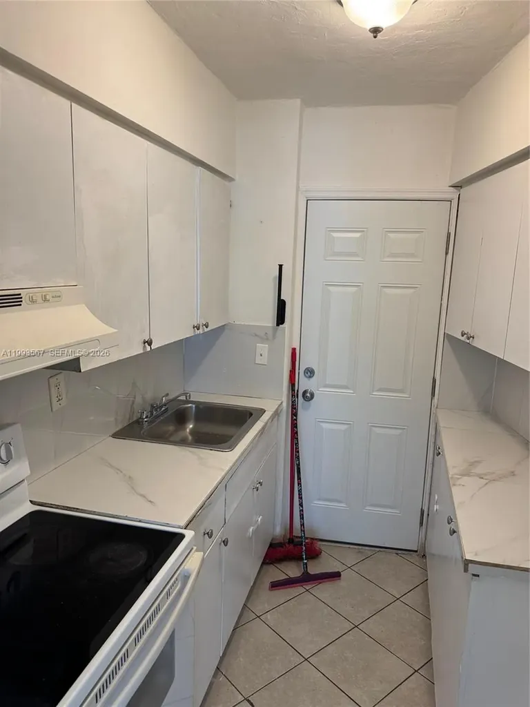 11 SW 52nd Avenue Miami FL 33134