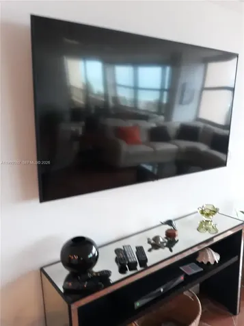 2555 Collins Avenue Miami Beach FL 33140