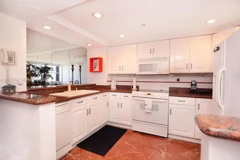 2555 Collins Avenue Miami Beach FL 33140
