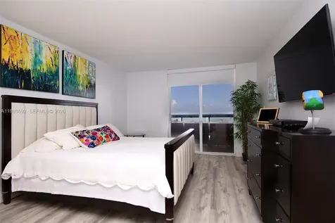 2555 Collins Avenue Miami Beach FL 33140