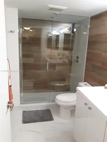 2555 Collins Avenue Miami Beach FL 33140