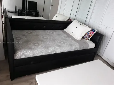 2555 Collins Avenue Miami Beach FL 33140