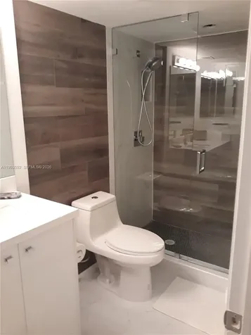 2555 Collins Avenue Miami Beach FL 33140