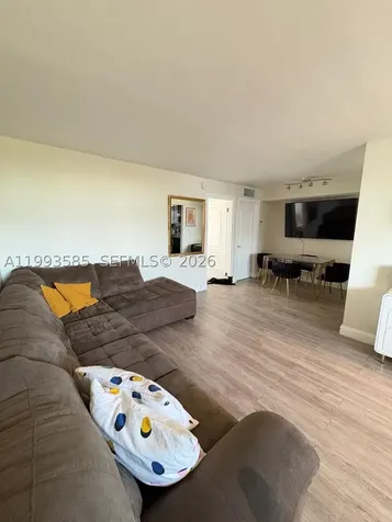 910 Michigan Avenue Miami Beach FL 33139