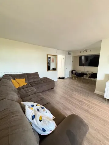 910 Michigan Avenue Miami Beach FL 33139