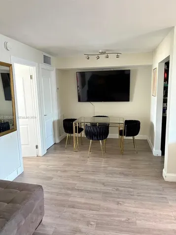 910 Michigan Avenue Miami Beach FL 33139