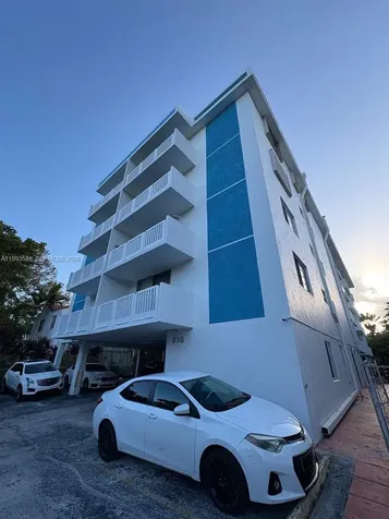 910 Michigan Avenue Miami Beach FL 33139