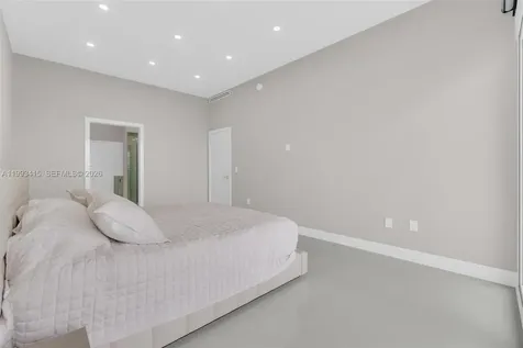 18011 Biscayne Boulevard Aventura FL 33160