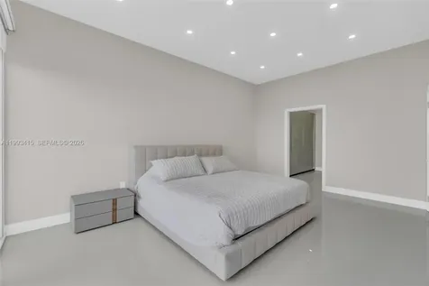 18011 Biscayne Boulevard Aventura FL 33160