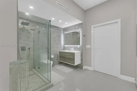 18011 Biscayne Boulevard Aventura FL 33160