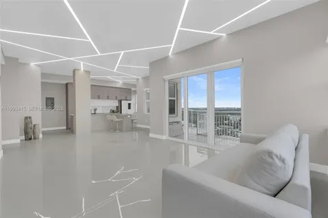 18011 Biscayne Boulevard Aventura FL 33160