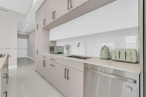 18011 Biscayne Boulevard Aventura FL 33160