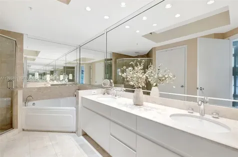 848 Brickell Key Drive Miami FL 33131