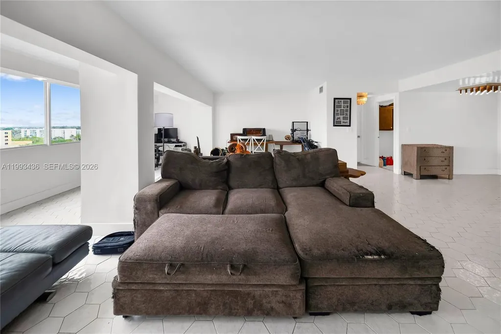 3800 Hillcrest Drive Hollywood FL 33021