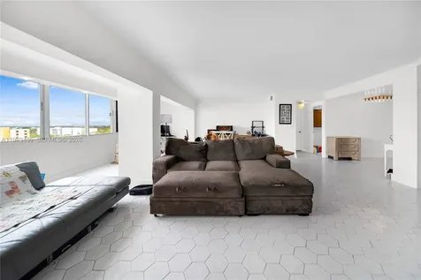3800 Hillcrest Drive Hollywood FL 33021