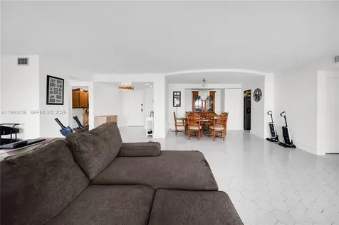 3800 Hillcrest Drive Hollywood FL 33021