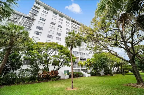 3800 Hillcrest Drive Hollywood FL 33021