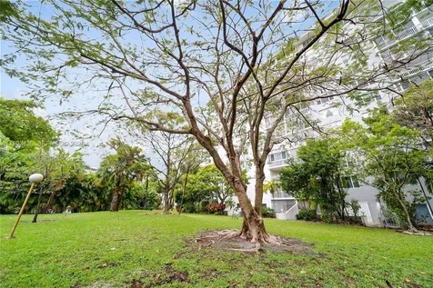 3800 Hillcrest Drive Hollywood FL 33021