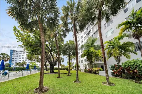 3800 Hillcrest Drive Hollywood FL 33021