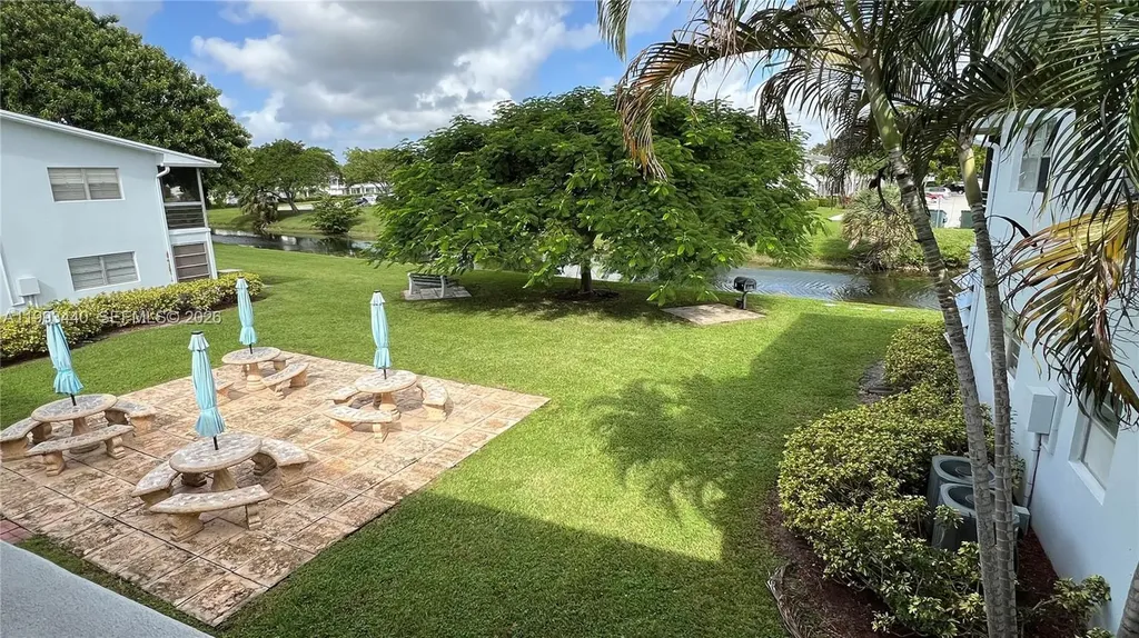 306 Newport T Deerfield Beach FL 33442
